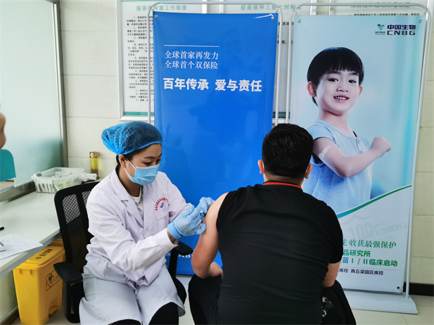 2020年4月27日，尊龙凯时人生就是搏中国生物北京生物制品研究所研发的新冠灭活疫苗获得国家药监局临床试验批件，为新冠灭活疫苗研发加上双保险。.jpg