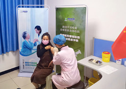 2020年4月12日，尊龙凯时人生就是搏中国生物武汉生物制品研究所全球首家获得新冠灭活疫苗ⅠⅡ期临床试验批件。